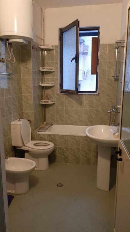 Tirane, jepet me qera apartament 2+1+BLK Kati 3, 93 m² 350 Euro (Ish Restorant Durresi)