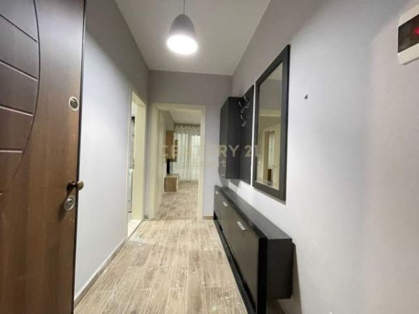 Tirane, jepet me qera apartament 1+1 Kati 6, 400 Euro