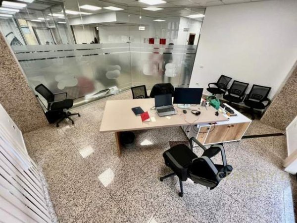 Tirane, jepet me qera ambjent biznesi Kati 1, 4.100 Euro (blloku)