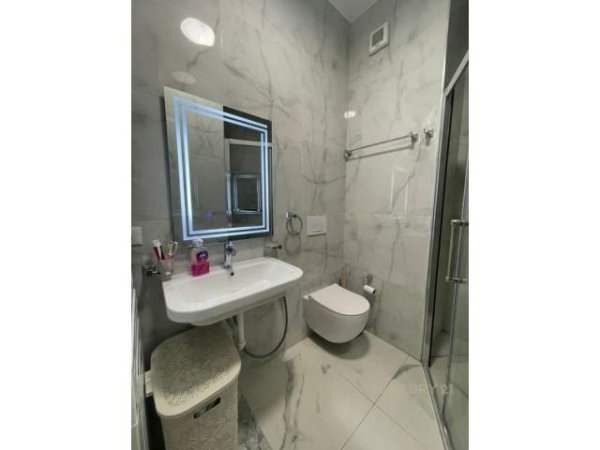 Tirane, shes apartament 2+1 180.000 Euro (Kompleksi Magnet)