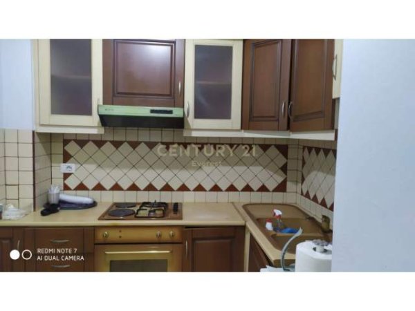 Tirane, jepet me qera apartament 1+1+BLK Kati 3, 80 m² 350 Euro (Ish Stacioni Trenit)