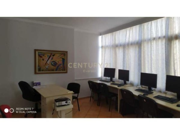 Tirane, jepet me qera apartament 1+1+BLK Kati 3, 80 m² 350 Euro (Ish Stacioni Trenit)