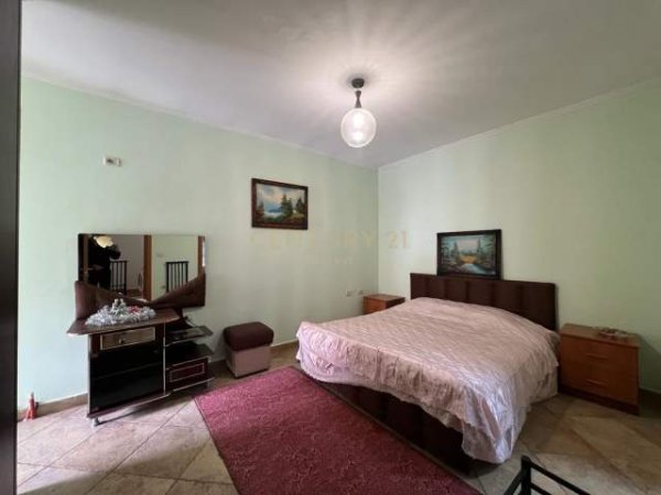 Tirane, jepet me qera apartament 2+1+BLK Kati 5, 100 m² 400 Euro (Selvia)