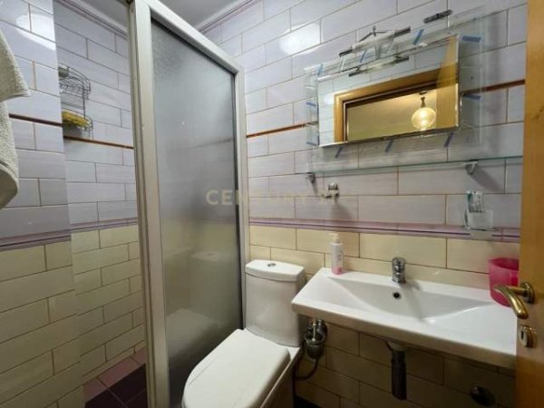 Tirane, jepet me qera apartament 2+1+BLK Kati 5, 100 m² 400 Euro (Selvia)