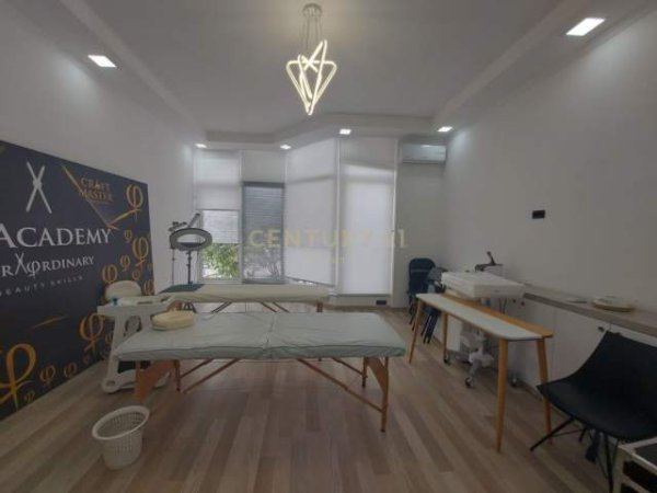 Tirane, jepet me qera apartament 1+1 Kati 1, 30 m² 400 Euro (Rruga e Durresit)
