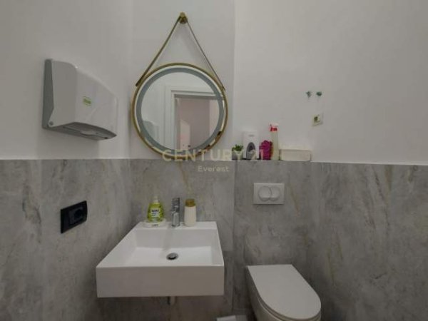 Tirane, jepet me qera apartament 1+1 Kati 1, 30 m² 400 Euro (Rruga e Durresit)