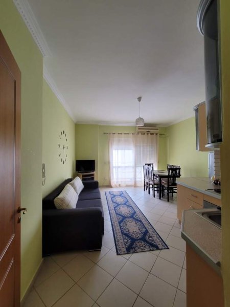 Vlore, jap me qera apartament (buze Lungomares tek ish Shkolla e Marines)