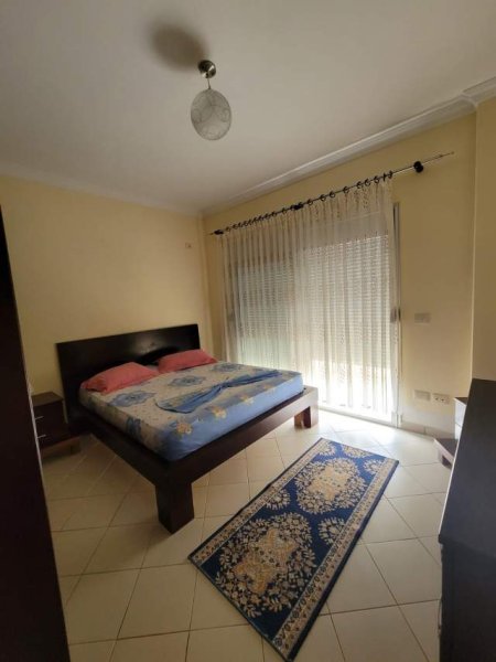 Vlore, jap me qera apartament (buze Lungomares tek ish Shkolla e Marines)