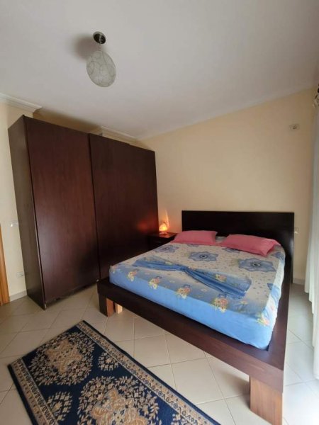 Vlore, jap me qera apartament (buze Lungomares tek ish Shkolla e Marines)