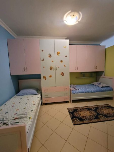 Vlore, jap me qera apartament (buze Lungomares tek ish Shkolla e Marines)