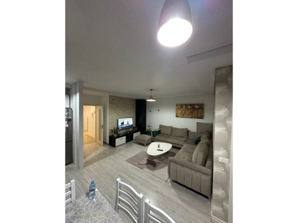 Tirane, jepet me qera apartament 2+1 Kati 7, 85 m² 550 € (YZBERISH!)
