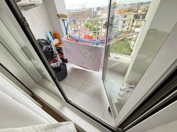 Tirane, jepet me qera apartament 1+1 Kati 4, 65 m² 400 € (ali demi)