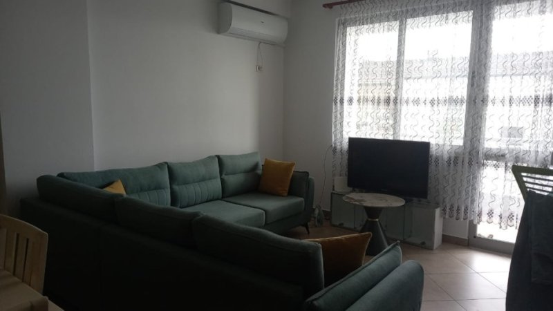 jepet me qera apartament 1+1  400 € (Kodra e Diellit)