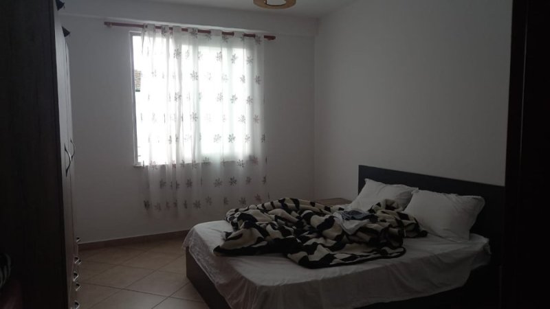 jepet me qera apartament 1+1  400 € (Kodra e Diellit)