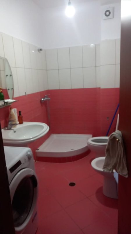 jepet me qera apartament 1+1  400 € (Kodra e Diellit)