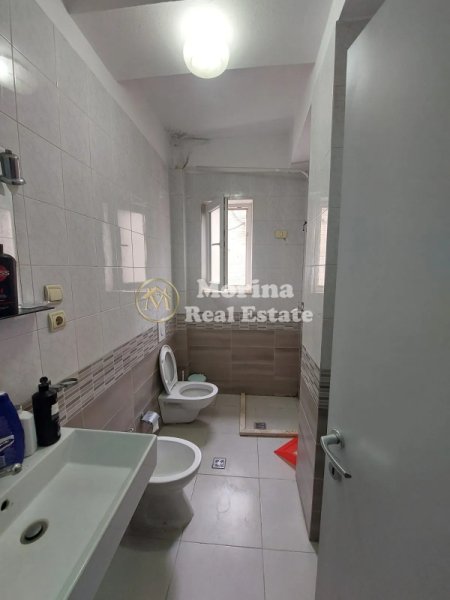 Tirane, jepet me qera Vile 2 Katshe , 210 m² 1.350 € (Shkolla e Baletit)