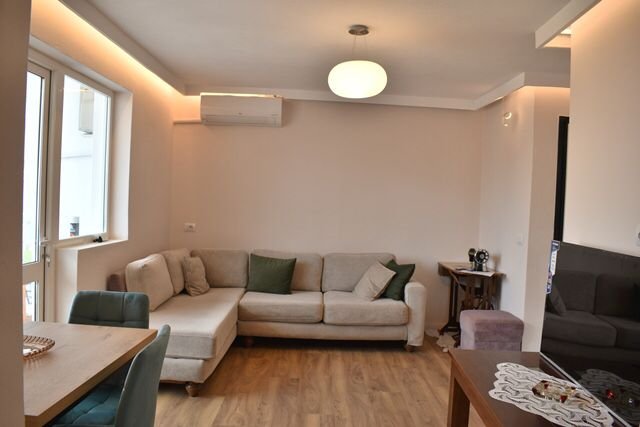 Tirane, jepet me qera apartament 1+1+Ballkon Kati 5, 60 m² 650 € (Rruga Mine Peza)