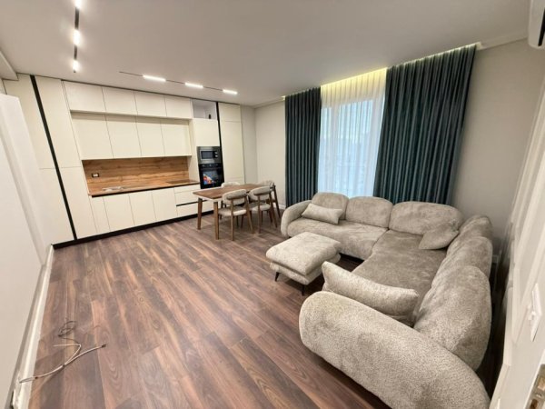 Tirane, jepet me qera apartament 1+1 Kati 5, 70 m² 650 € (ish fusha e aviacionit)