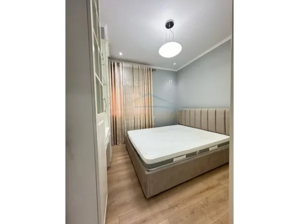 Tirane, jepet me qera apartament 2+1 Kati 3, 77 m² 650 € (Unaza e re)