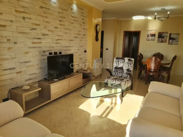 Durres, jepet me qera apartament 2+1 Kati 8, 120 m² 450 € (Stacioni Trenit)