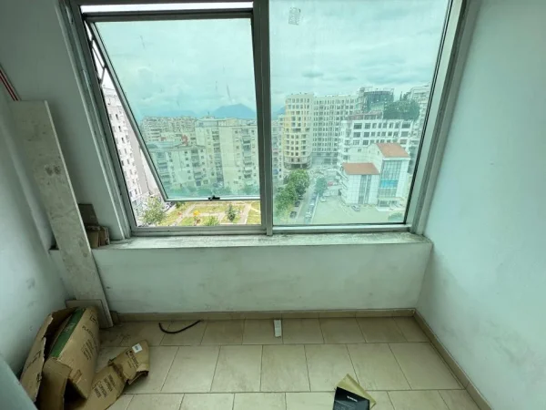 Tirane, jepet me qera zyre Kati 6, 116 m² 700 € (zogu i zi)