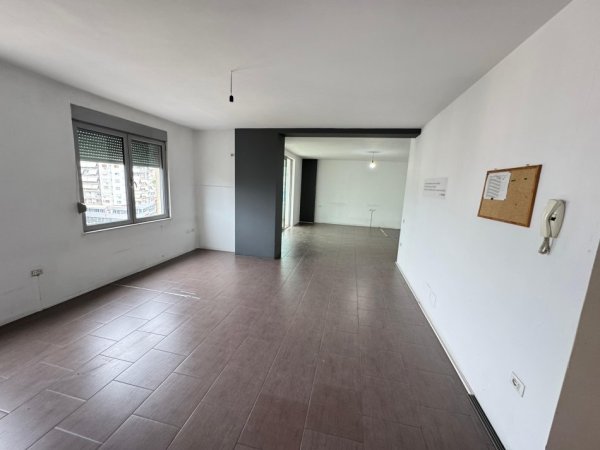 Tirane, jepet me qera zyre Kati 6, 116 m² 700 € (zogu i zi)