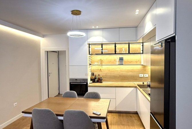 Tirane, jepet me qera apartament 2+1+Ballkon Kati 4, 110 m² 1.000 € (Zona Rruga e Elbasanit)