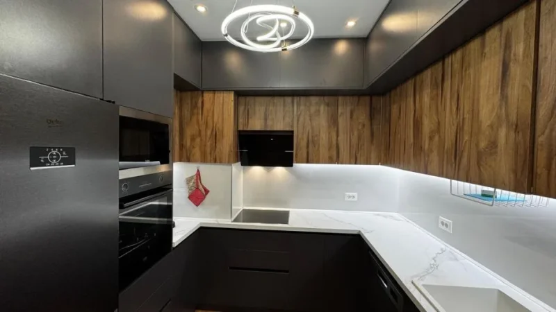 Tirane, shitet apartament 2+1+Ballkon Kati 3, 105 m² 215.000 € (Ish Fusha e Aviaciont)