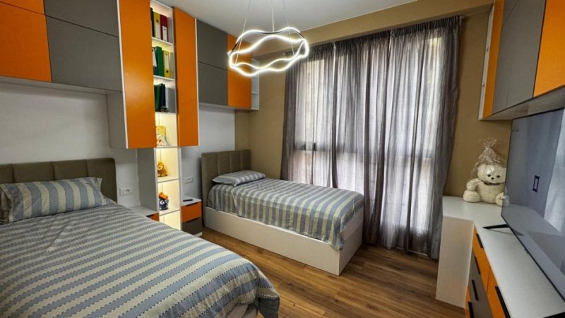 Tirane, shitet apartament 2+1+Ballkon Kati 3, 105 m² 215.000 € (Ish Fusha e Aviaciont)