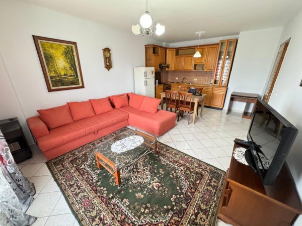 Tirane, jepet me qera apartament 1+1 Kati 11, 70 m² 500 € (ish parku i autobuzave)