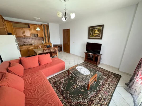 Tirane, jepet me qera apartament 1+1 Kati 11, 70 m² 500 € (ish parku i autobuzave)