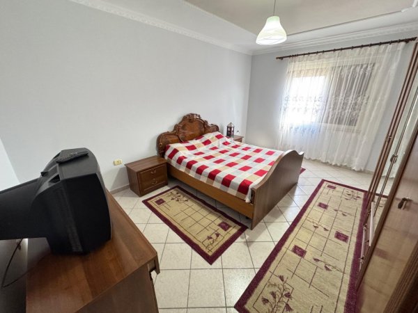 Tirane, jepet me qera apartament 1+1 Kati 11, 70 m² 500 € (ish parku i autobuzave)