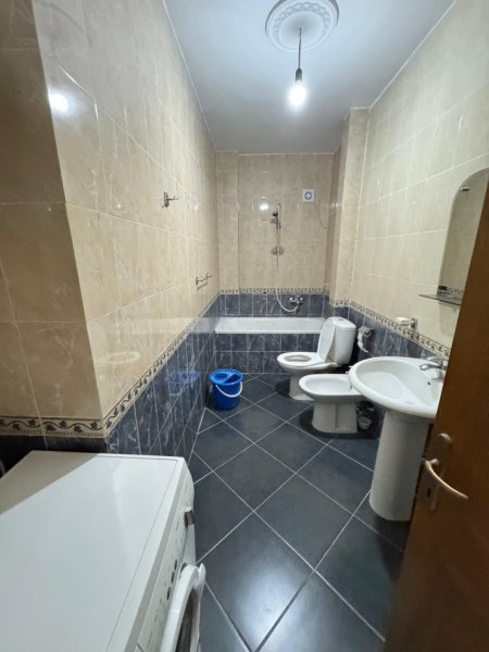 Tirane, jepet me qera apartament 1+1 Kati 11, 70 m² 500 € (ish parku i autobuzave)