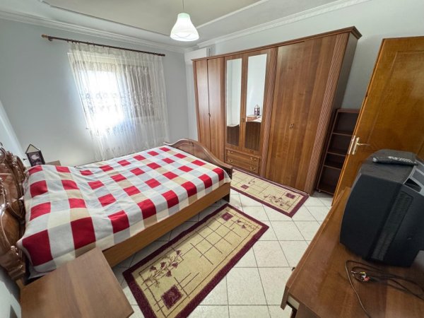 Tirane, jepet me qera apartament 1+1 Kati 11, 70 m² 500 € (ish parku i autobuzave)