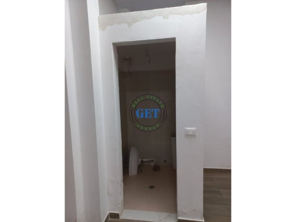Durres, jepet me qera ambjent biznesi Kati 0, 67 m² 450 € (Ish Rajoni i Policis, Durres)