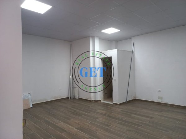 Durres, jepet me qera ambjent biznesi Kati 0, 67 m² 450 € (Ish Rajoni i Policis, Durres)