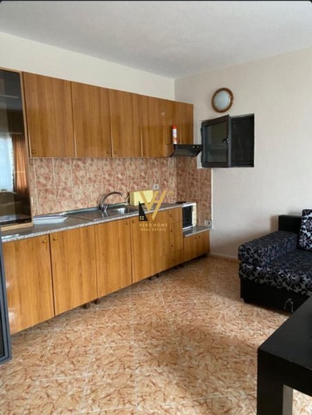 Tirane, jepet me qera garsonier Kati 1, 60 m² 400 € (KRISTAL CENTER)