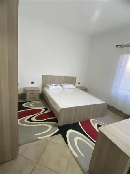 Tirane, jepet me qera apartament 1+1 Kati 1, 65 m² 300 € (selite)