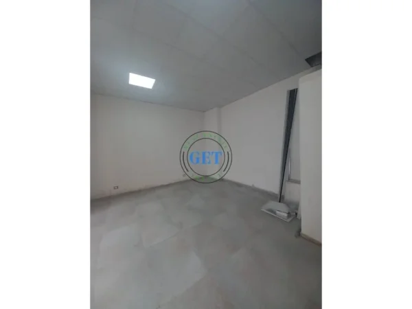 Durres, jepet me qera ambjent biznesi Kati 0, 34 m² 300 € (Ish Rajoni i Policis, Durres)