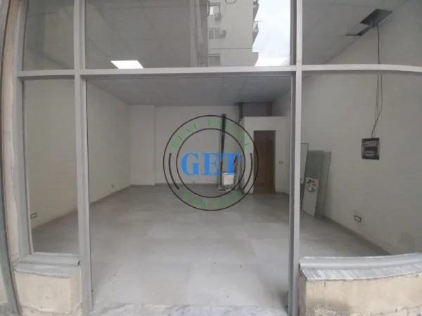 Durres, jepet me qera ambjent biznesi Kati 0, 34 m² 300 € (Ish Rajoni i Policis, Durres)