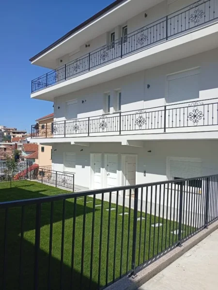 Tirane, shitet Ndertese (Vile) , 405 m² (ne Shkoze)