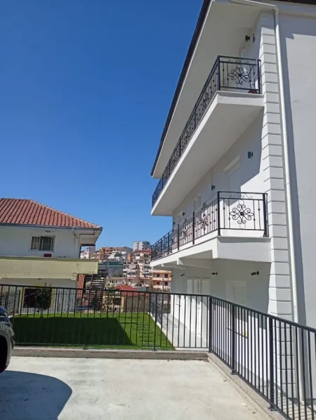 Tirane, shitet Ndertese (Vile) , 405 m² (ne Shkoze)