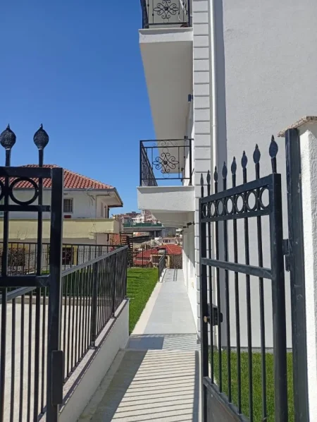 Tirane, shitet Ndertese (Vile) , 405 m² (ne Shkoze)