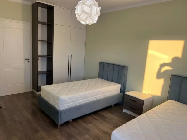Tirane, shitet apartament 2+1+Ballkon Kati 5, 118 m² 155.000 € (Rruga loni Ligori)