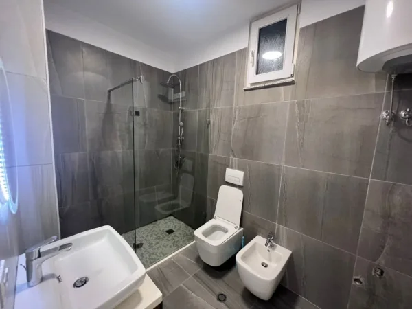 Tirane, shitet apartament 2+1+Ballkon Kati 5, 118 m² 155.000 € (Rruga loni Ligori)