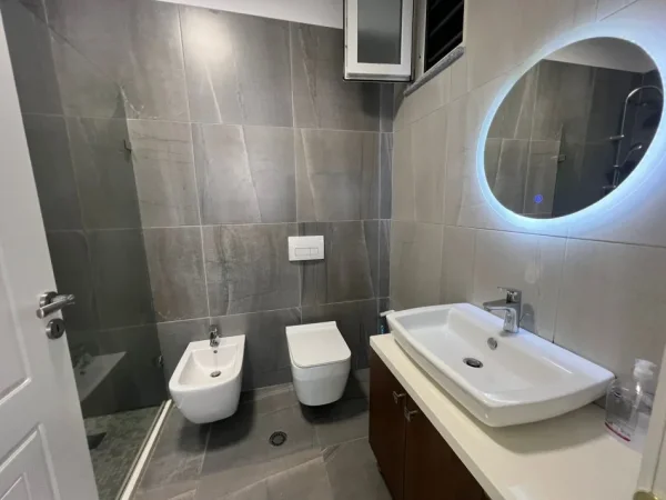 Tirane, shitet apartament 2+1+Ballkon Kati 5, 118 m² 155.000 € (Rruga loni Ligori)