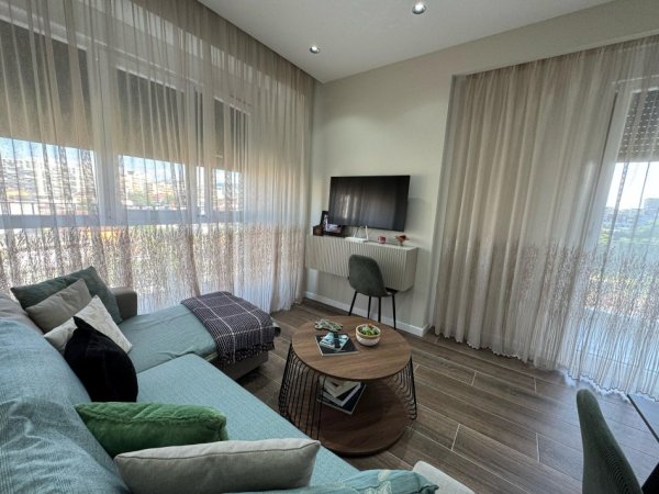 Tirane, jepet me qera apartament 2+1 Kati 3, 90 m² 500 € (ish fusha e aviacionit)