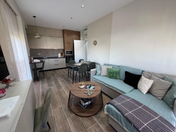 Tirane, jepet me qera apartament 2+1 Kati 3, 90 m² 500 € (ish fusha e aviacionit)