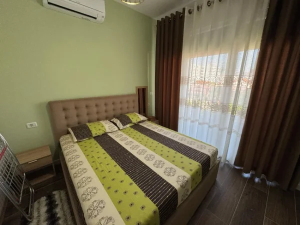 Tirane, jepet me qera apartament 2+1 Kati 3, 90 m² 500 € (ish fusha e aviacionit)
