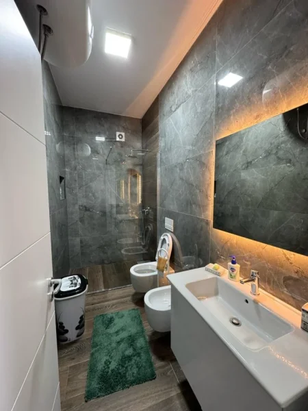 Tirane, jepet me qera apartament 2+1 Kati 3, 90 m² 500 € (ish fusha e aviacionit)
